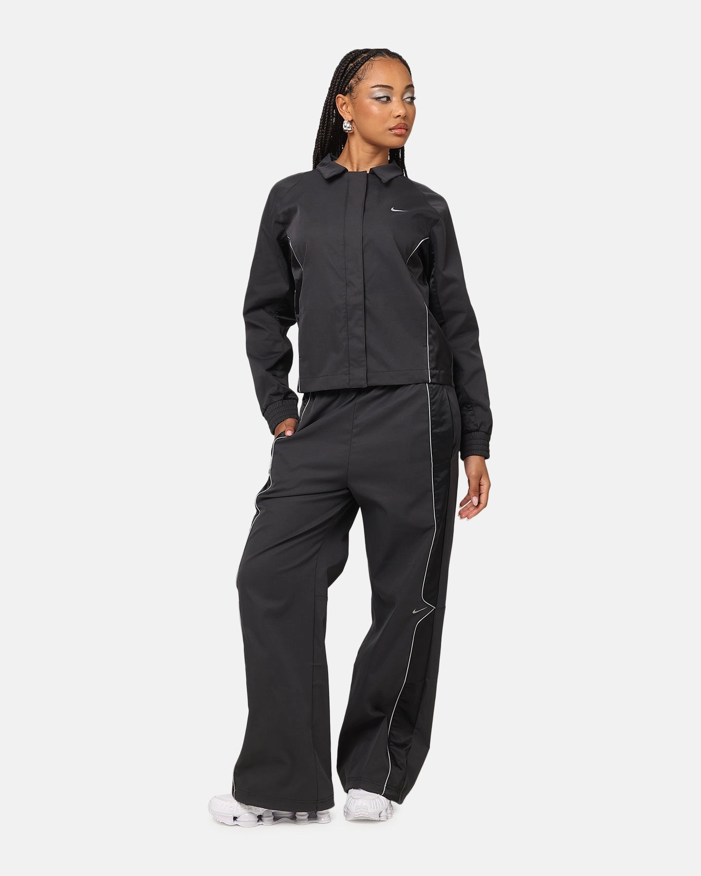Nike Women's Sportswear Woven Full Zip Jacket Black/Black DoubleStitching Wrinkle Resistant Finish