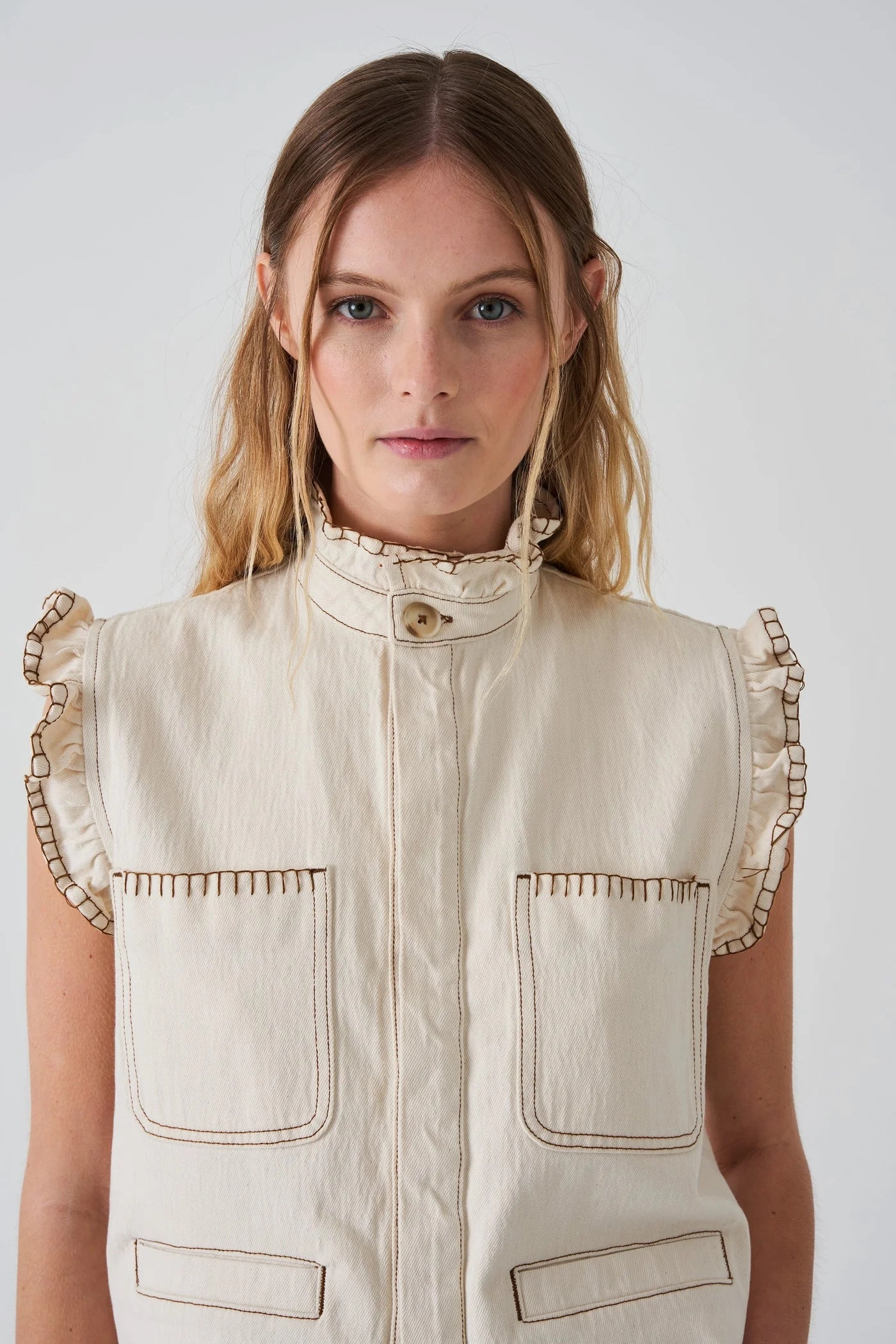 Compression Gradient Flexible Waistband Pablo Vest in Ecru Denim