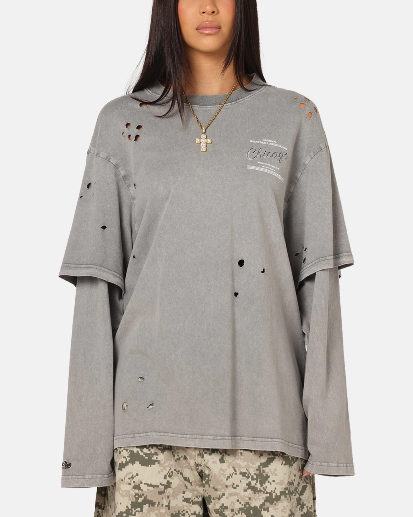 TaglessCollar Mitchell & Ness Chicago Bulls Chromed Mock Long Sleeve T-Shirt Gunmental Grey