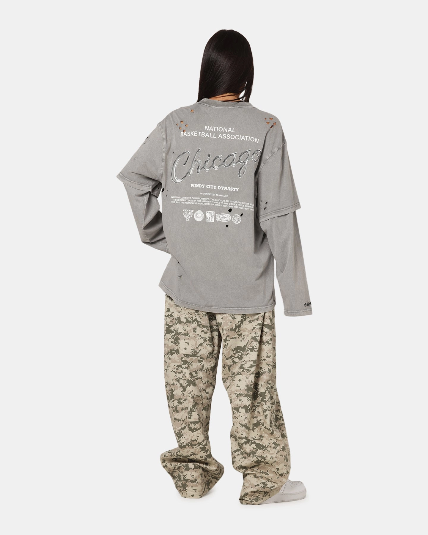 HypoallergenicConstruction Adjustable Collar System Mitchell & Ness Chicago Bulls Chromed Mock Long Sleeve T-Shirt Gunmental Grey