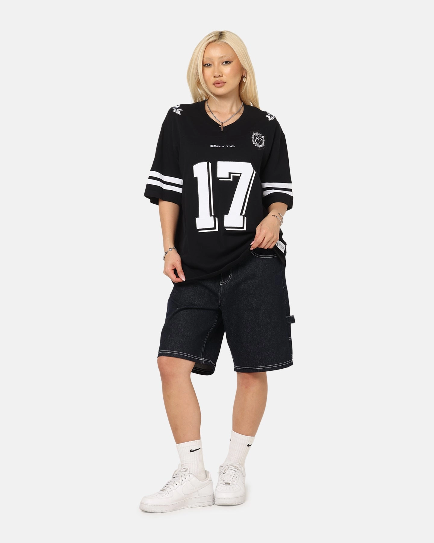 Hidden Ventilation Zones Bold Patterns Carre Rose Bowl Football T-Shirt Black/White