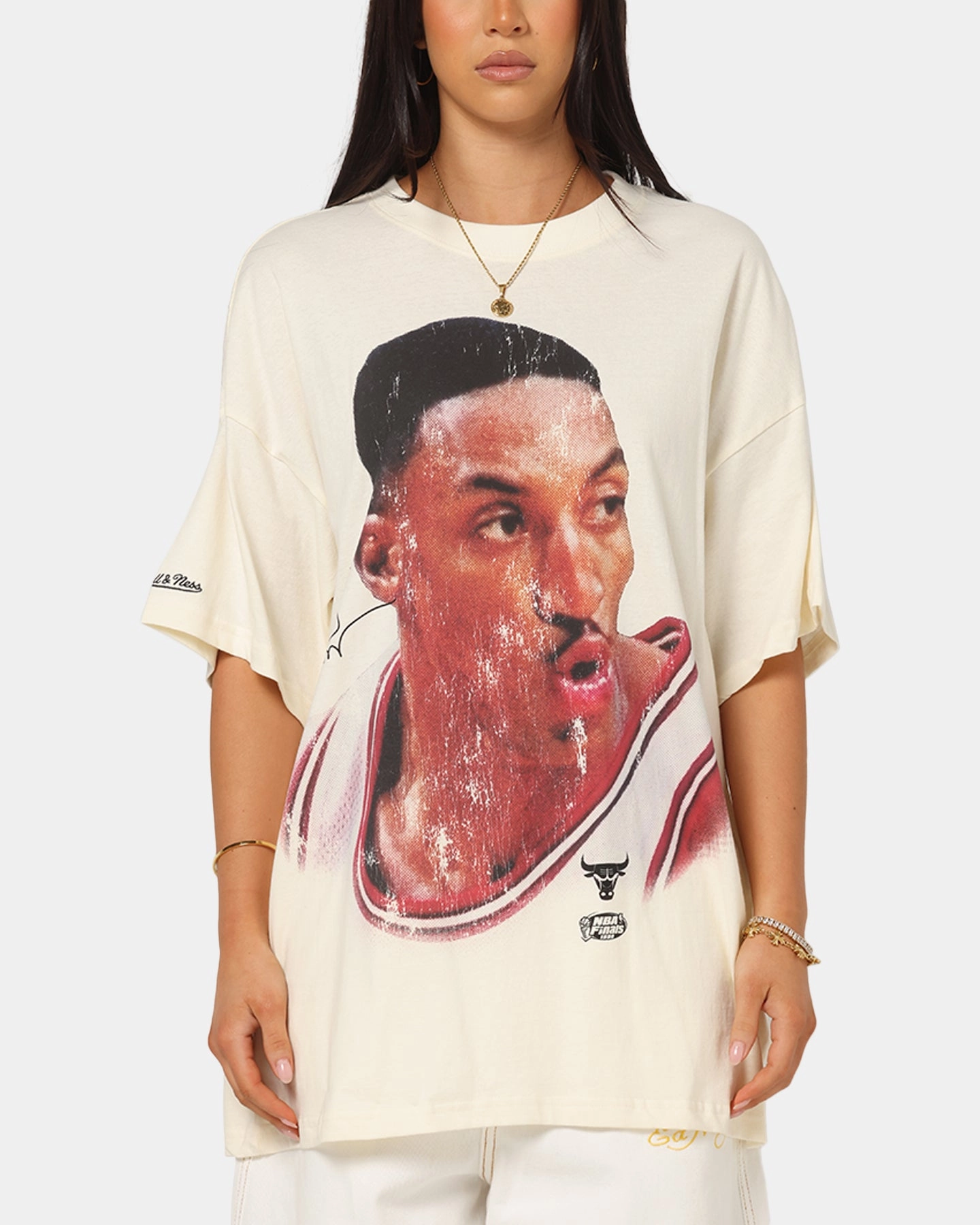 hypoallergenic material ErgonomicSleeves Mitchell & Ness Chicago Bulls Scottie Pippen Big Head T-Shirt Egret
