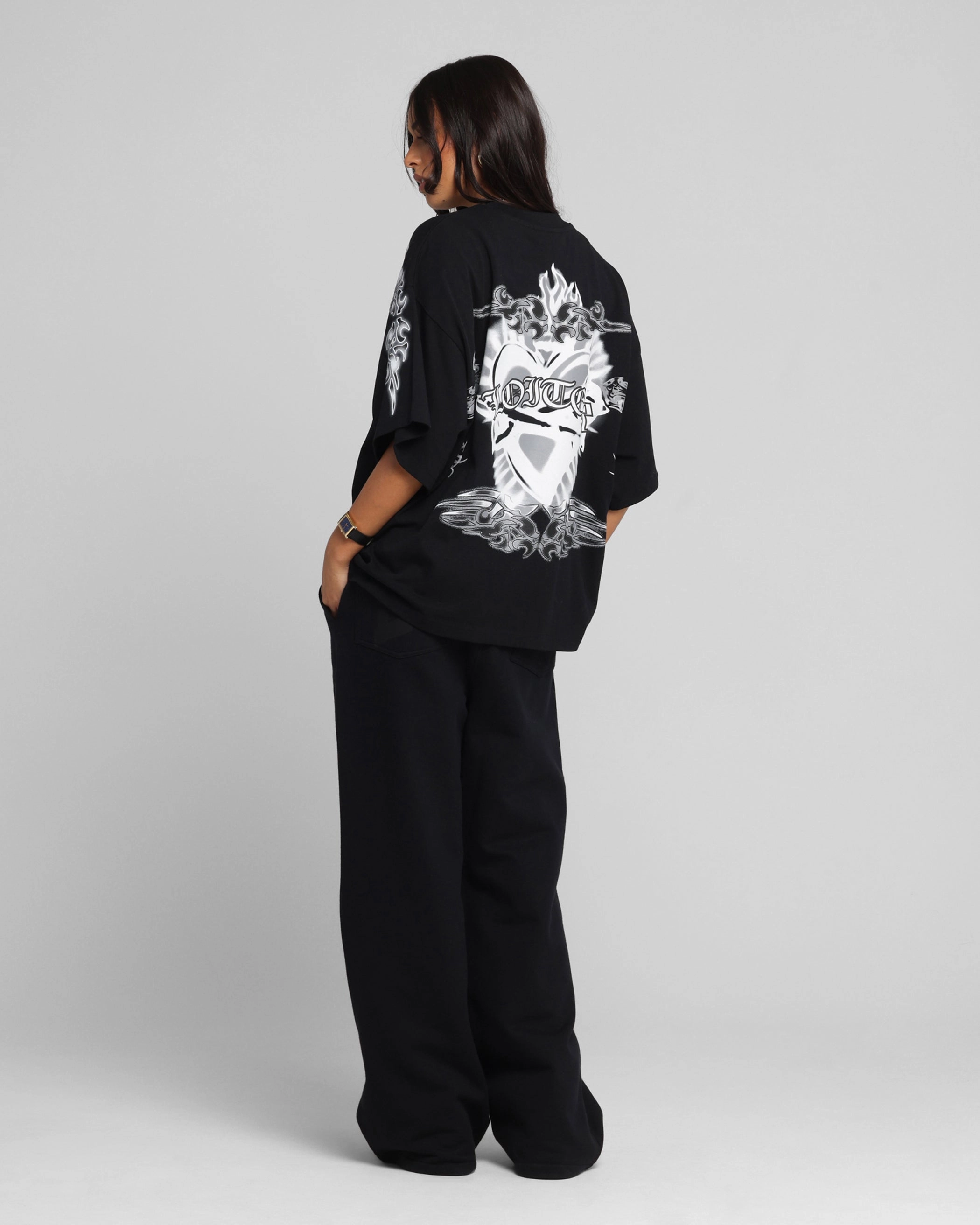 ThermalInsulation AntiMicrobialLining Loiter Hearts T-Shirt Black