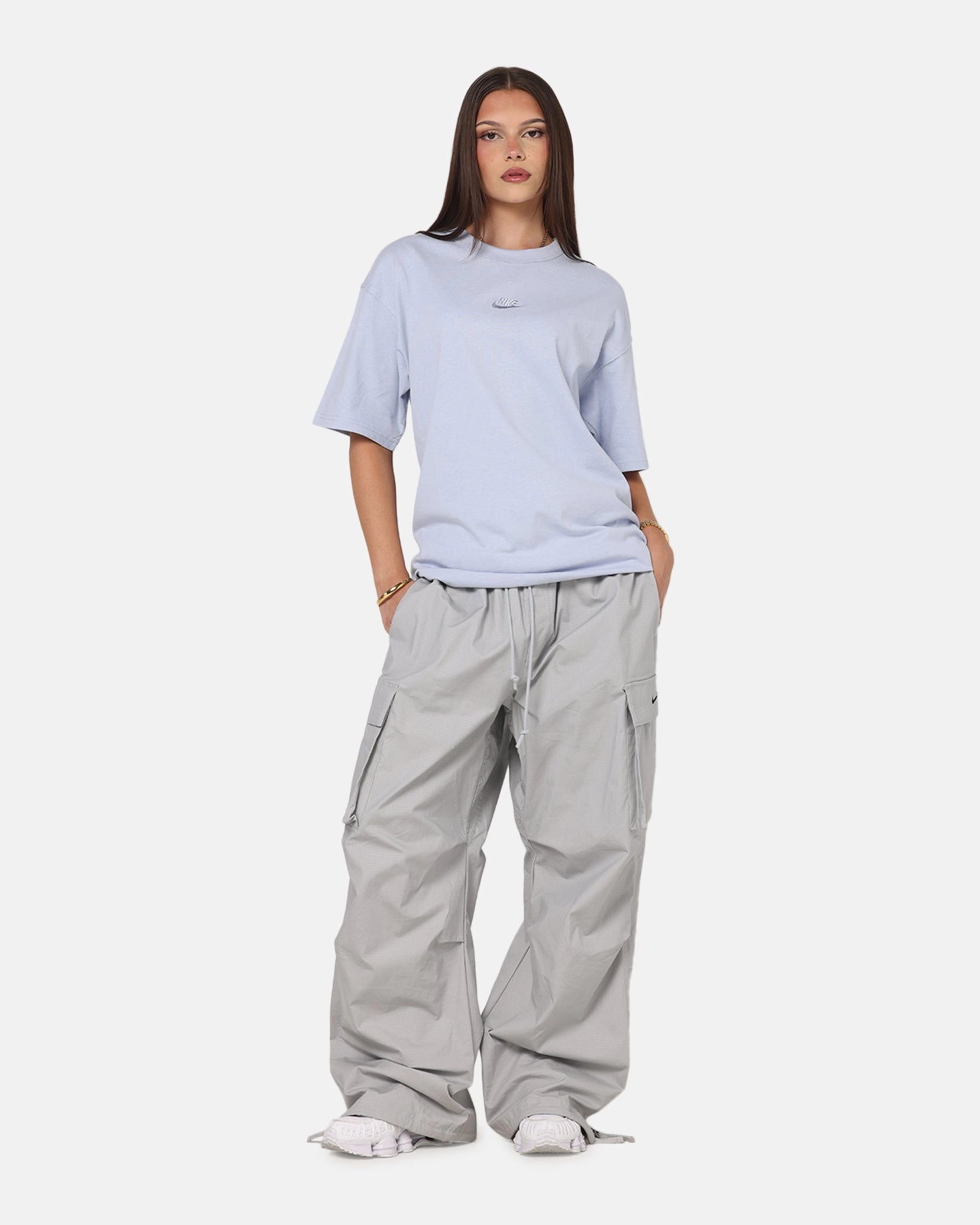 SecurePockets AdjustableHemCuffs Nike Sportswear Premium Essentials T-Shirt Ghost