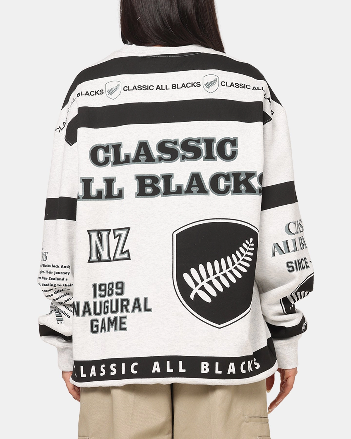 Mitchell & Ness All Blacks Rugby Union Classic Crewneck Silver Marle Slim Silhouette Layered Collar Design