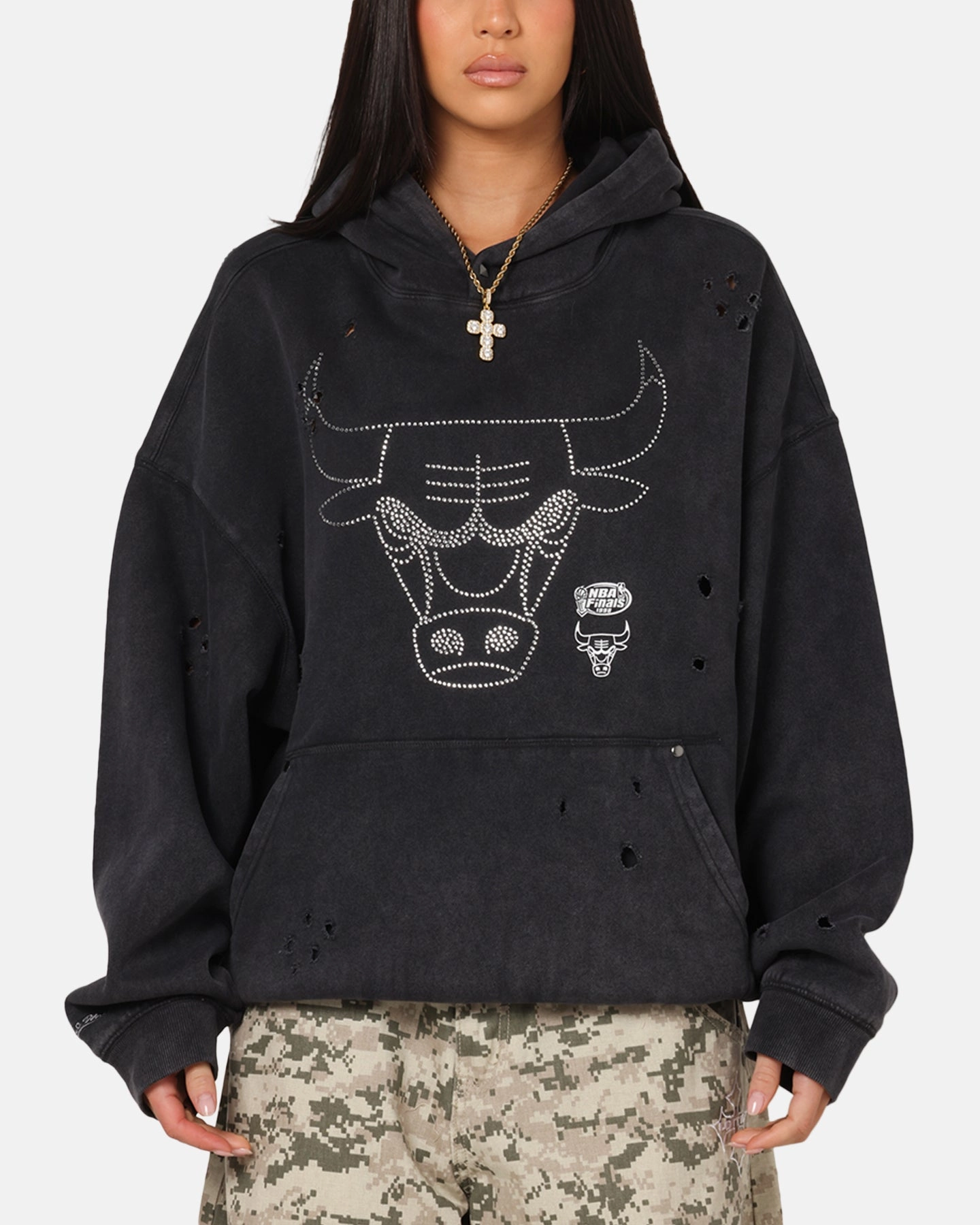Mitchell & Ness Chicago Bulls Distressed Rhinestone Logo Hoodie Faded Black Stylish Dress UV protection layer
