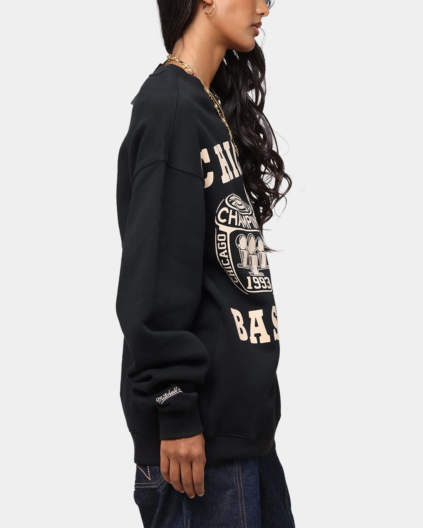 Tagless Comfort Collar Mitchell & Ness Chicago Bulls Rings Crewneck Black