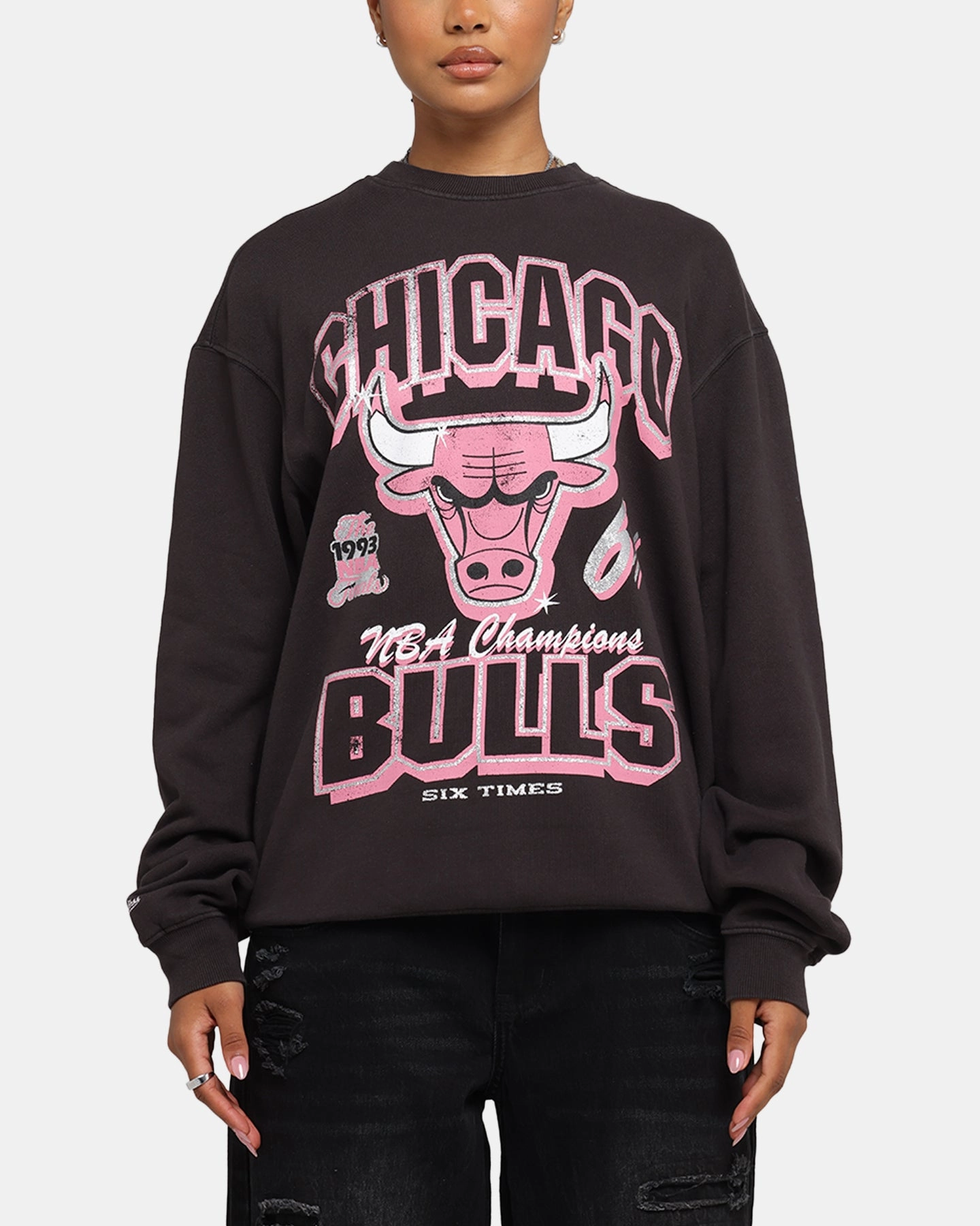 TearResistantWeave Mitchell & Ness Women's Chicago Bulls Arch Logo Crewneck Overdyed Black