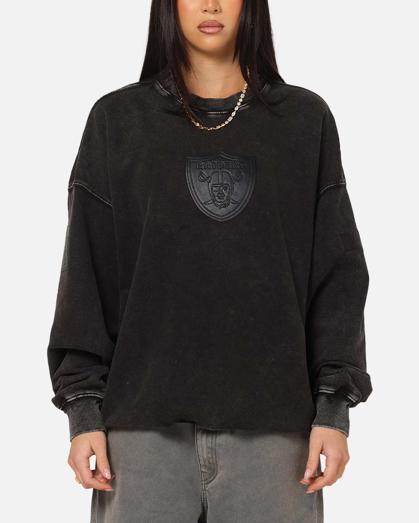 Pro Standard Las Vegas Raiders 'Wash Vanguard' Fleece Crewneck Washed Black Relaxed Crew Neck Opening