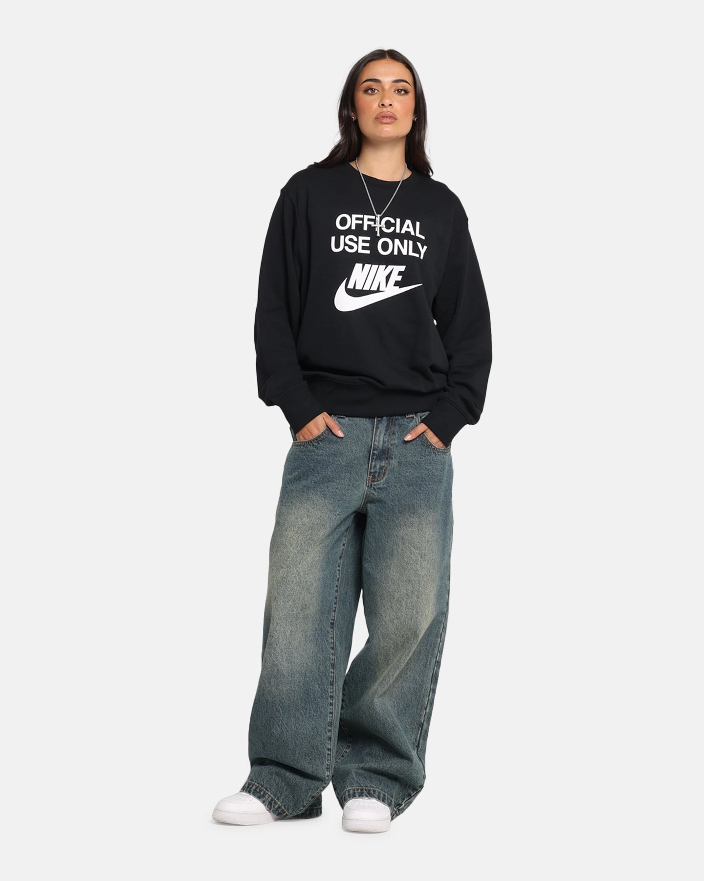 Nike Club French Terry Crewneck Black/White Full Coverage Fit