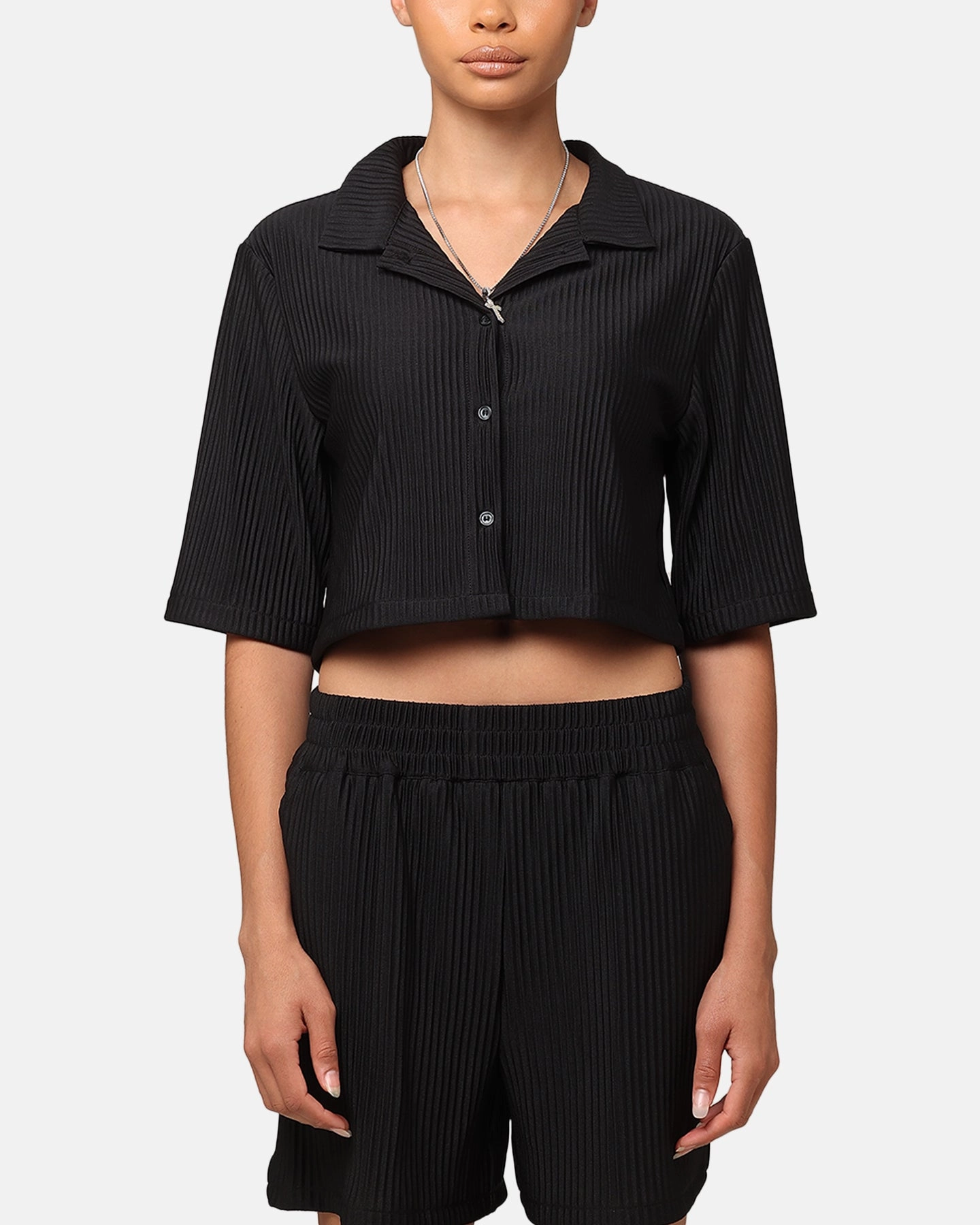 Double Needle Hemming XXIII Women's Cropped Pleated Button Up Shirt Black