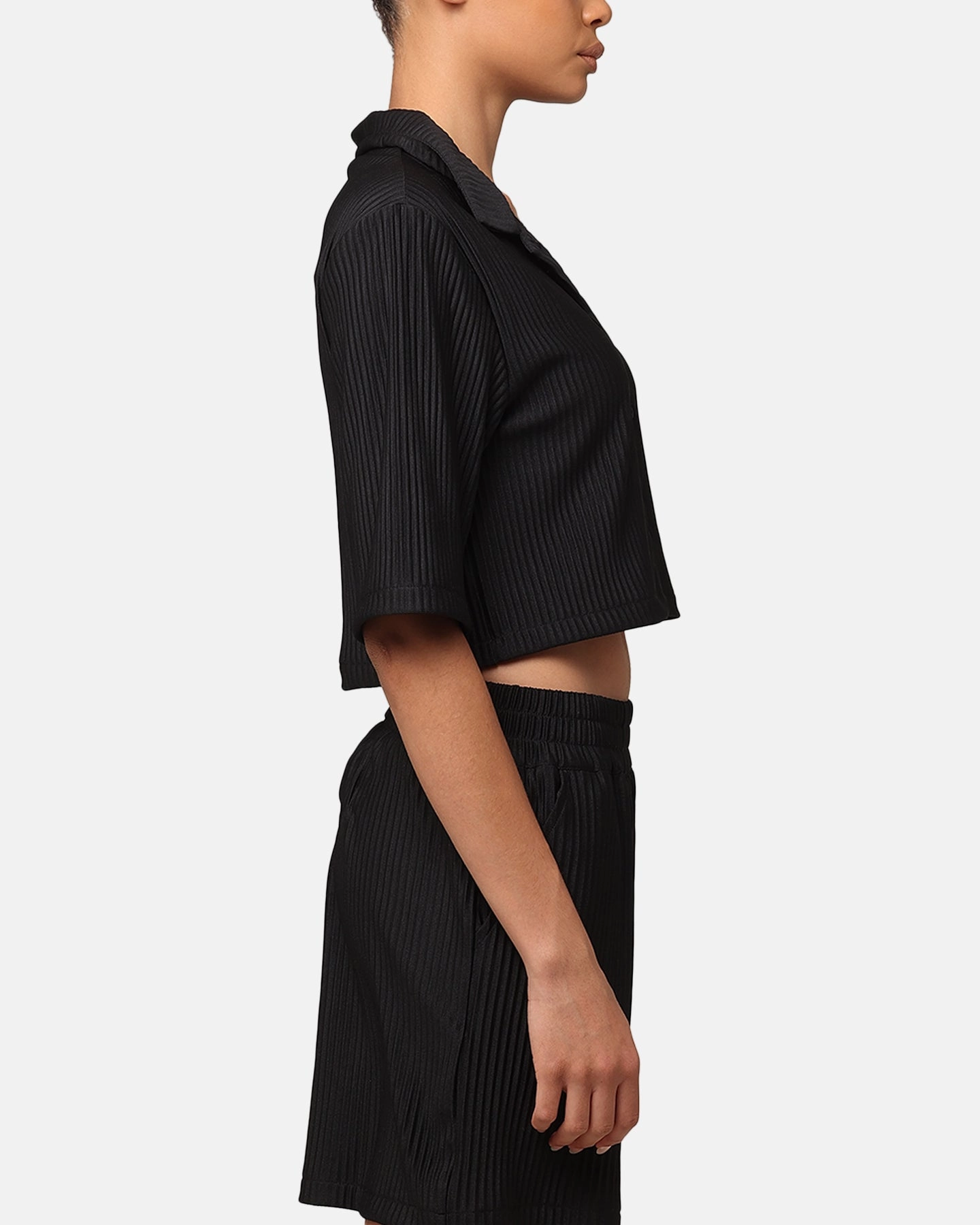 ReinforcedShoulders LowImpact Dye Process XXIII Women's Cropped Pleated Button Up Shirt Black