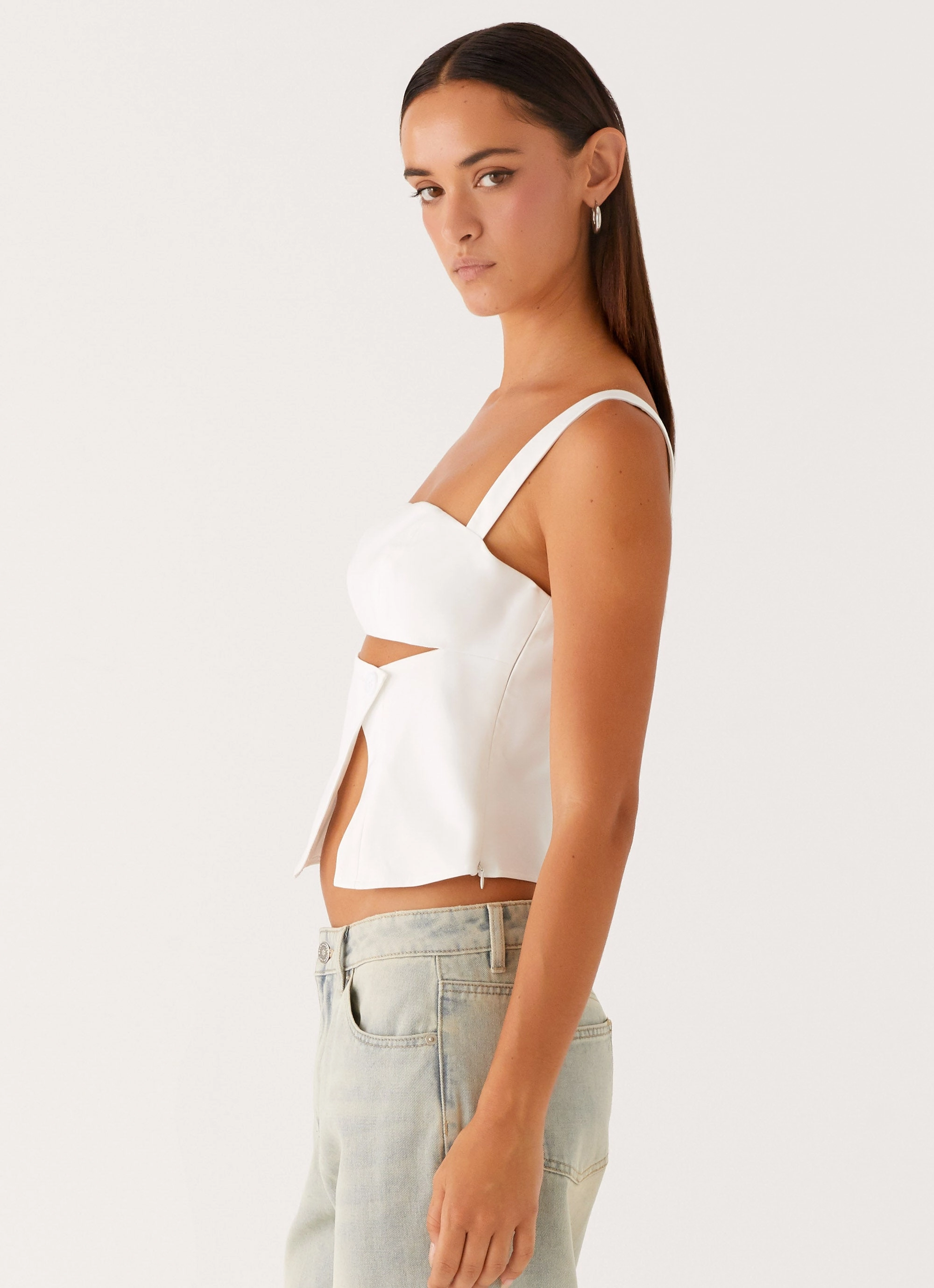 Noise Reduced Zipper Pia Cut Out Top - White