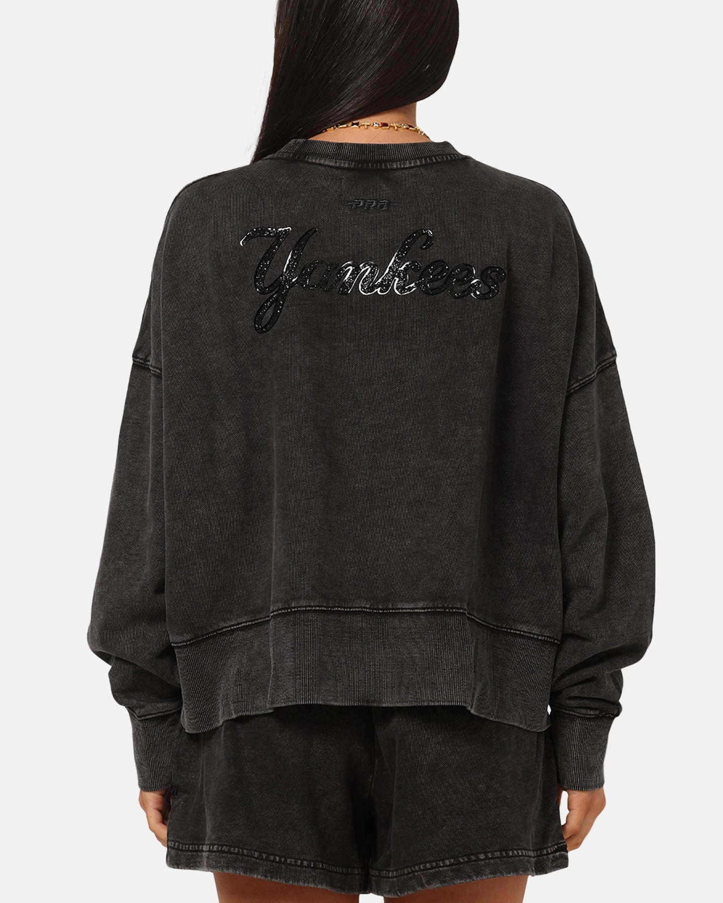 Raw Edge Detail Contrast Stitch Detailing Pro Standard Women's New York Yankees Washed Crystaline Crewneck Washed Black