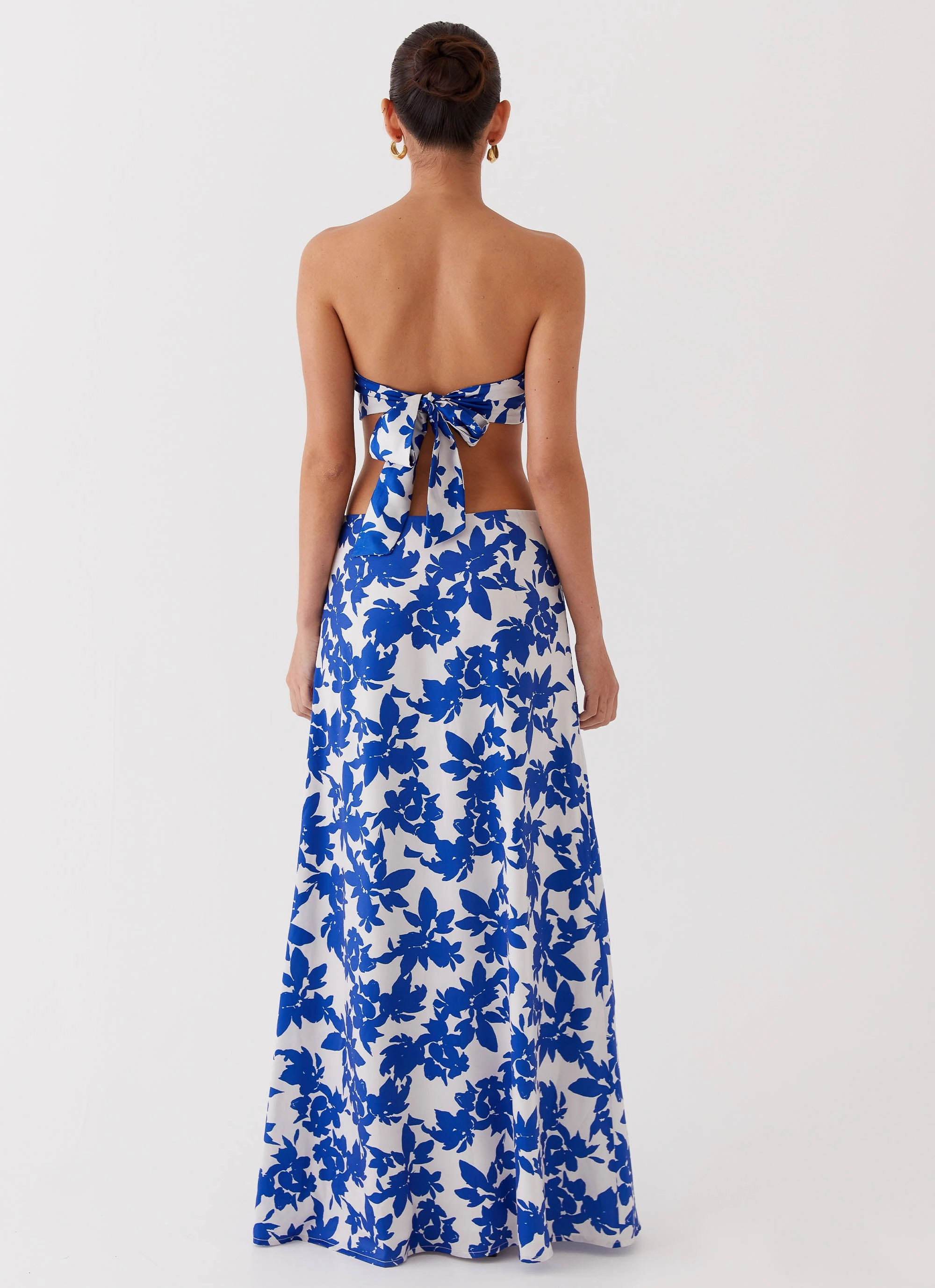 Sky Gaze Twist Top - Blue Floral Chic Look