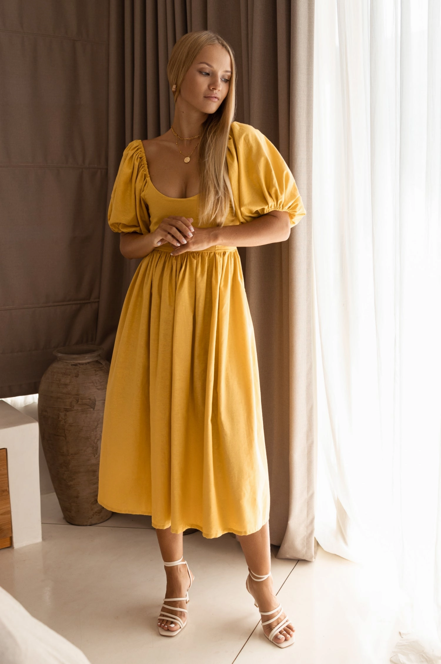 Dew Glow Flattering Shape Design Cherie Puff Sleeve Midi Dress