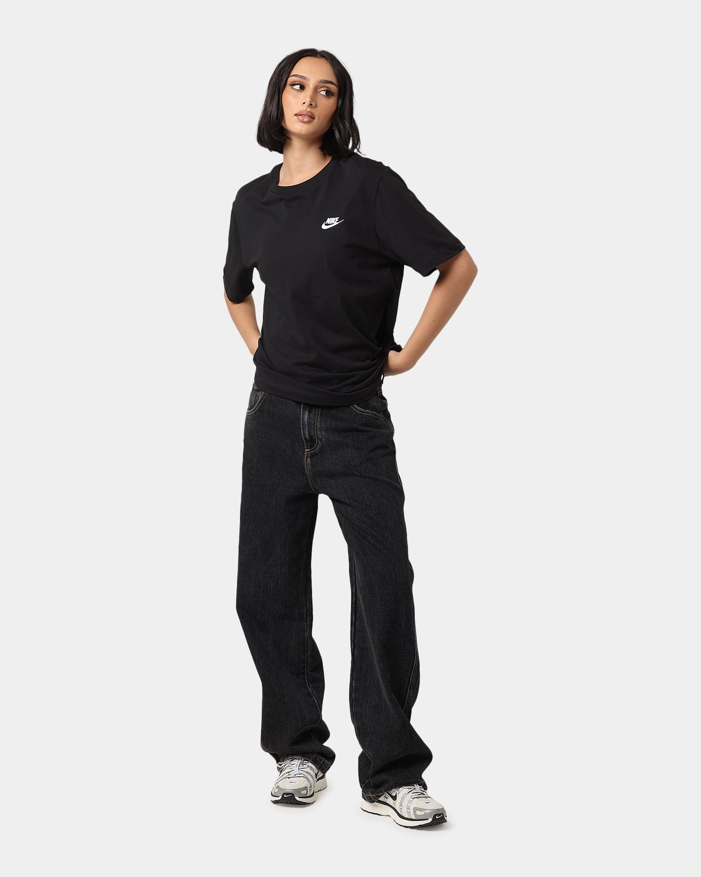 Reinforced Stitching Nike Sportswear Club T-Shirt Black/White