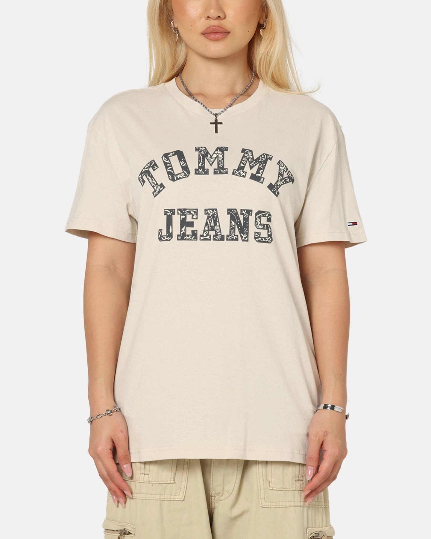 Softened Edges TemperatureRegulatingLining Tommy Jeans Regular Paisley College T-Shirt Newsprint