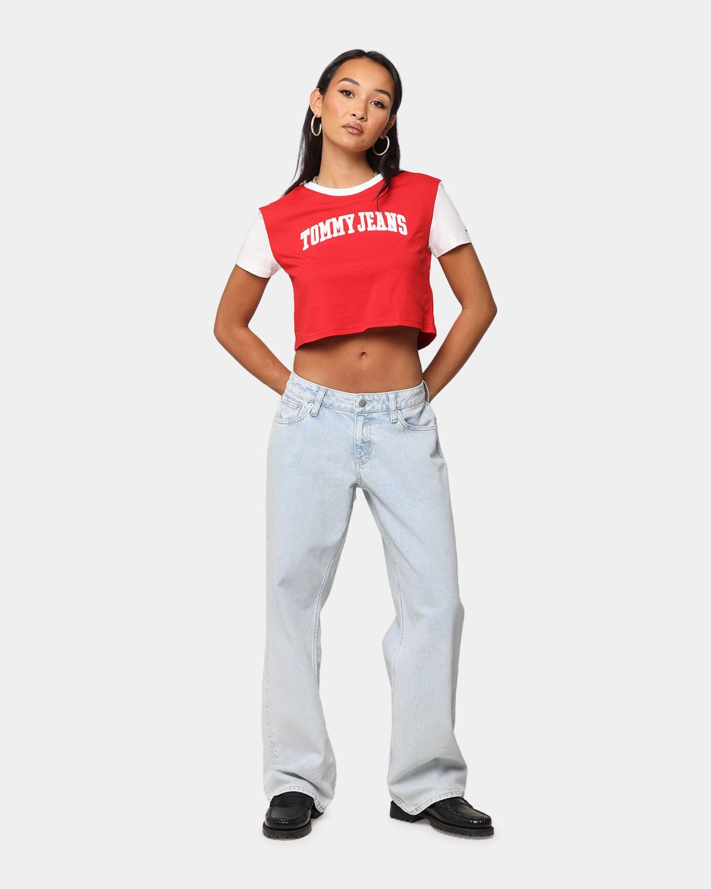 Tommy Jeans Women's Regular Crop Varsity T-Shirt Red Hot TaglessDesign Ventilated Panels