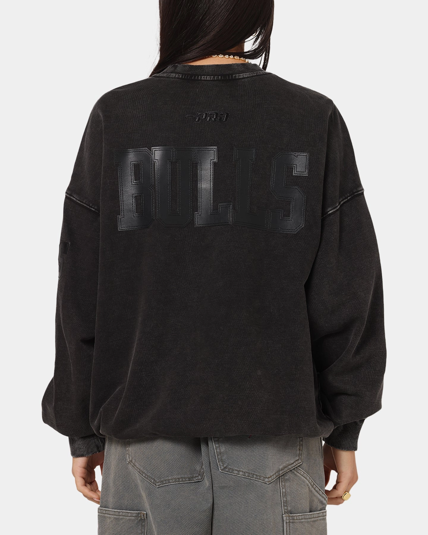 Pro Standard Chicago Bulls 'Wash Vanguard' Fleece Crewneck Washed Black Unstructured Silhouette