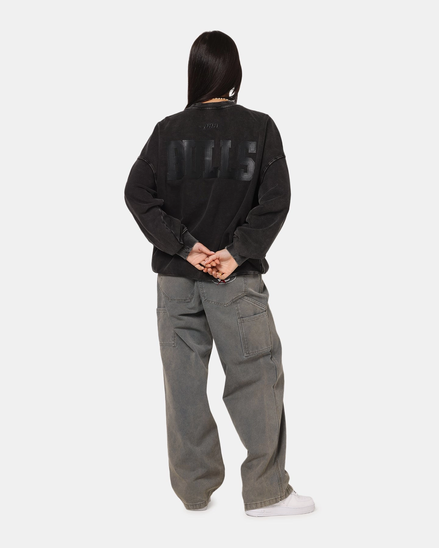 Pro Standard Chicago Bulls 'Wash Vanguard' Fleece Crewneck Washed Black Sporty Tee Reinforced Buttonholes