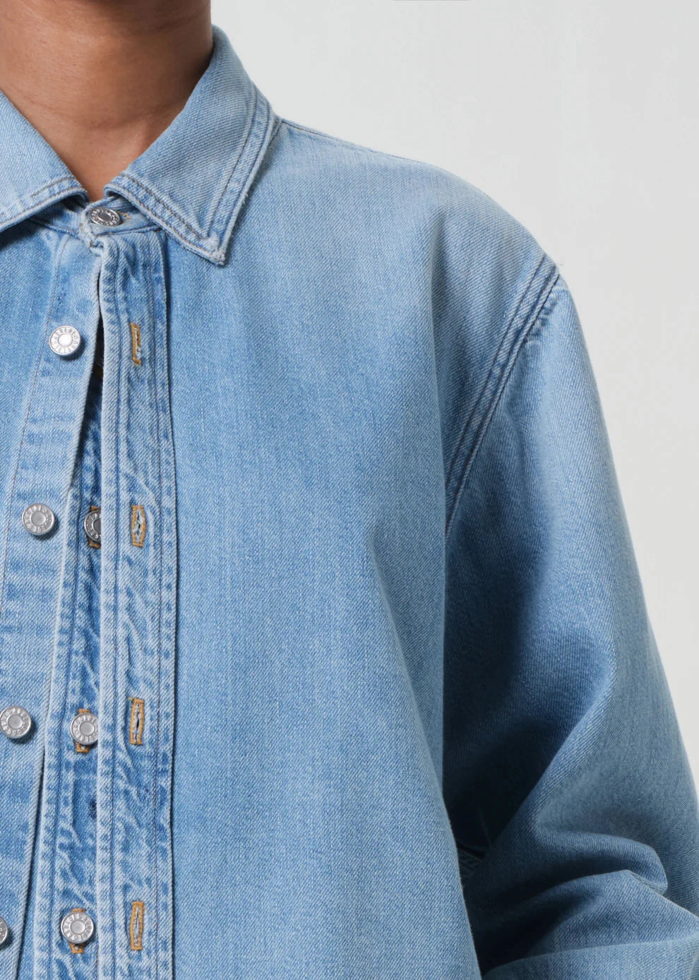 Classic Crewneck Design Amryn Shirt in Edition