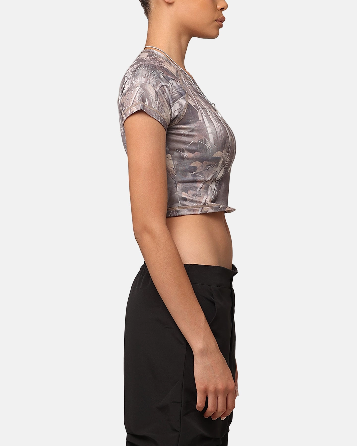 All Season Wear Fabric Odor Resistant Treatment XXIII Women's Boiler Room Crop T-Shirt Hunter Camo