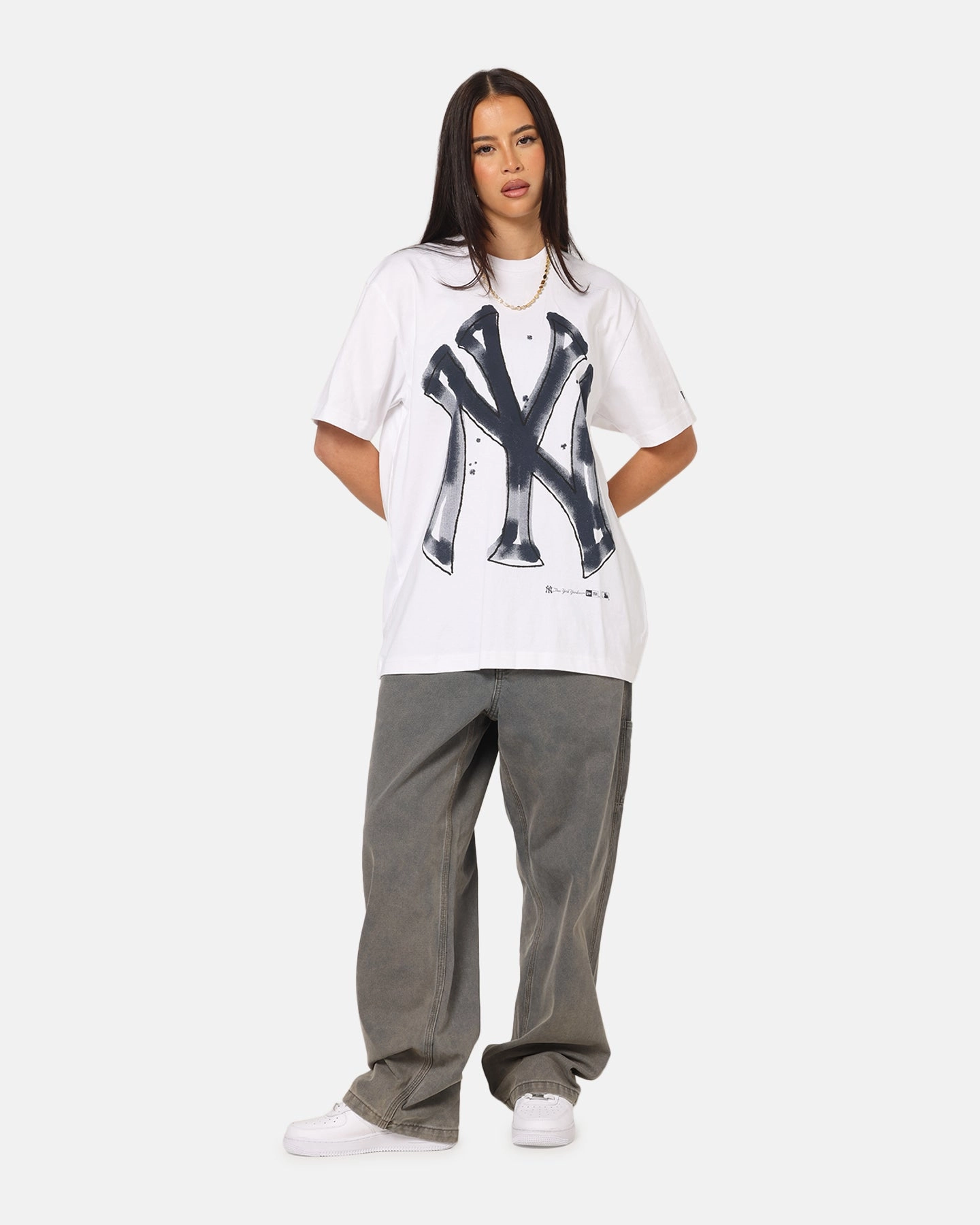 Hidden Button Placket Non Restrictive Cut New Era New York Yankees Oversized Paint T-Shirt White