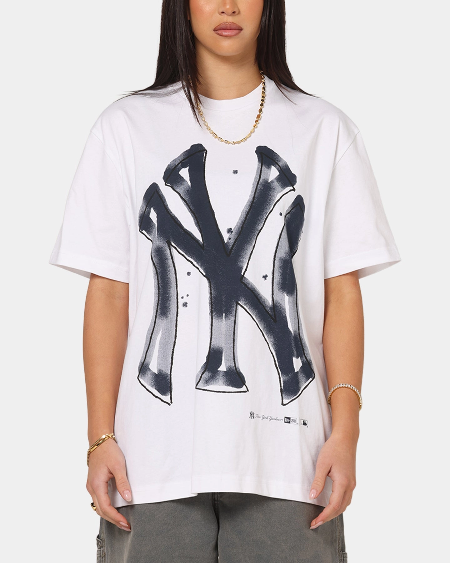 Double Stitched Seams Convertible Design New Era New York Yankees Oversized Paint T-Shirt White